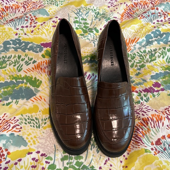 AEROSOLES Women’s Brown Leather Embossed Croc ELM Chunky Loafer Heels - Picture 2 of 3